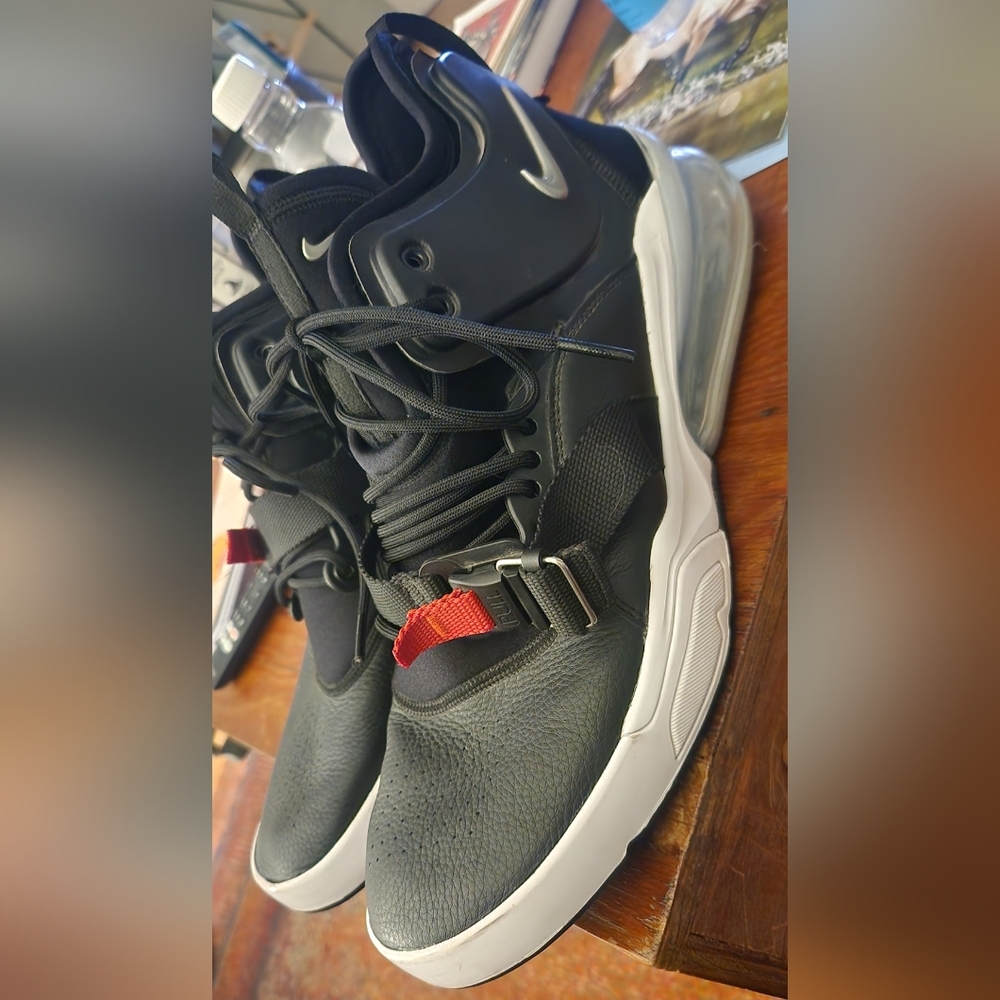 Nike Air Force 270